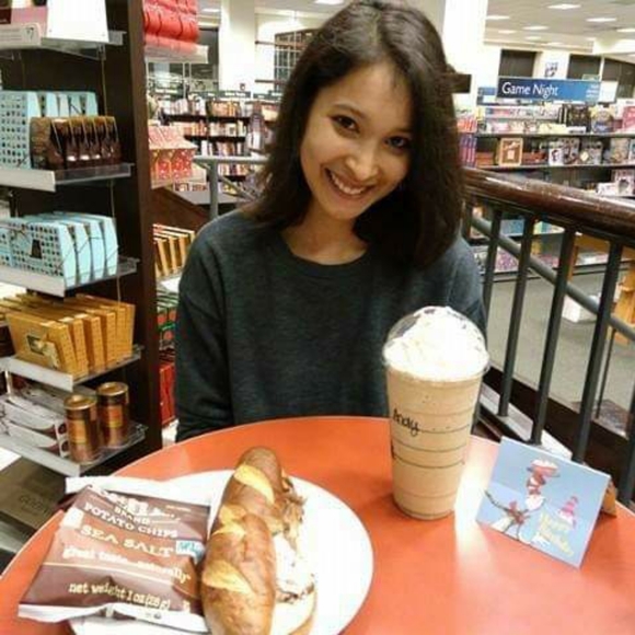 Meet your Posher, Louella - Picture 2 of 7